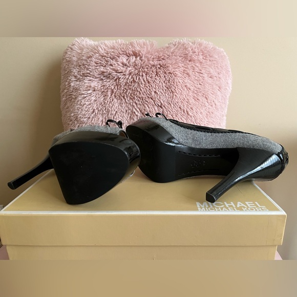 Michael Kors NWT Grey Flannel Black Lolita Open Toe Platform Pump Size 8🩶 - Picture 7 of 12